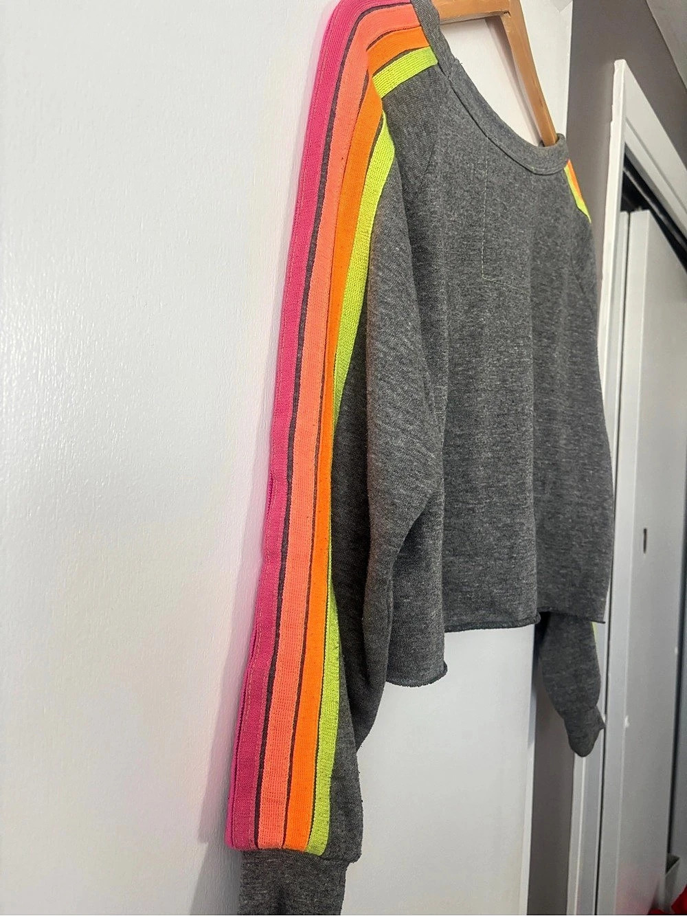 Aviator nation Women's Cropped Sweatshirt Gray & Pink - Picture 3 of 8
